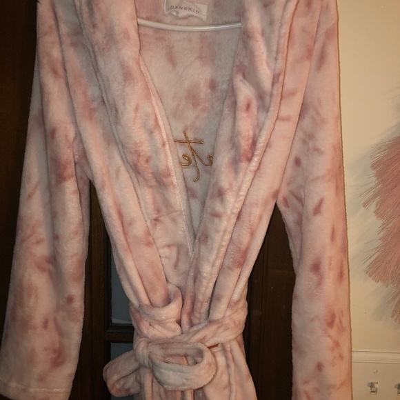 Like new Danskin pink marbled soft knee length hooded robe - Picture 1 of 6